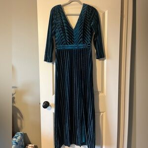 Women’s maxi dress size 4!